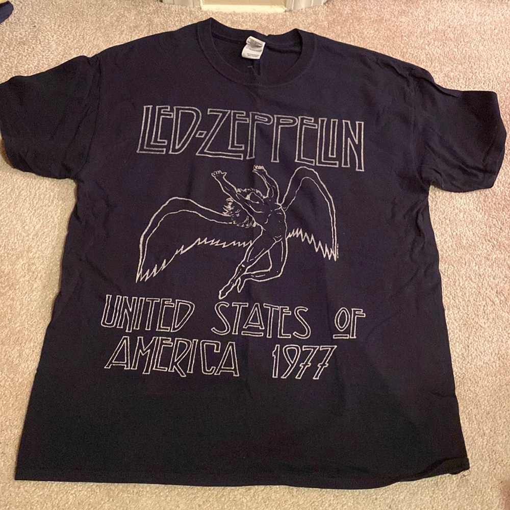 🌸 Led Zeppelin t shirt! Mens size large!